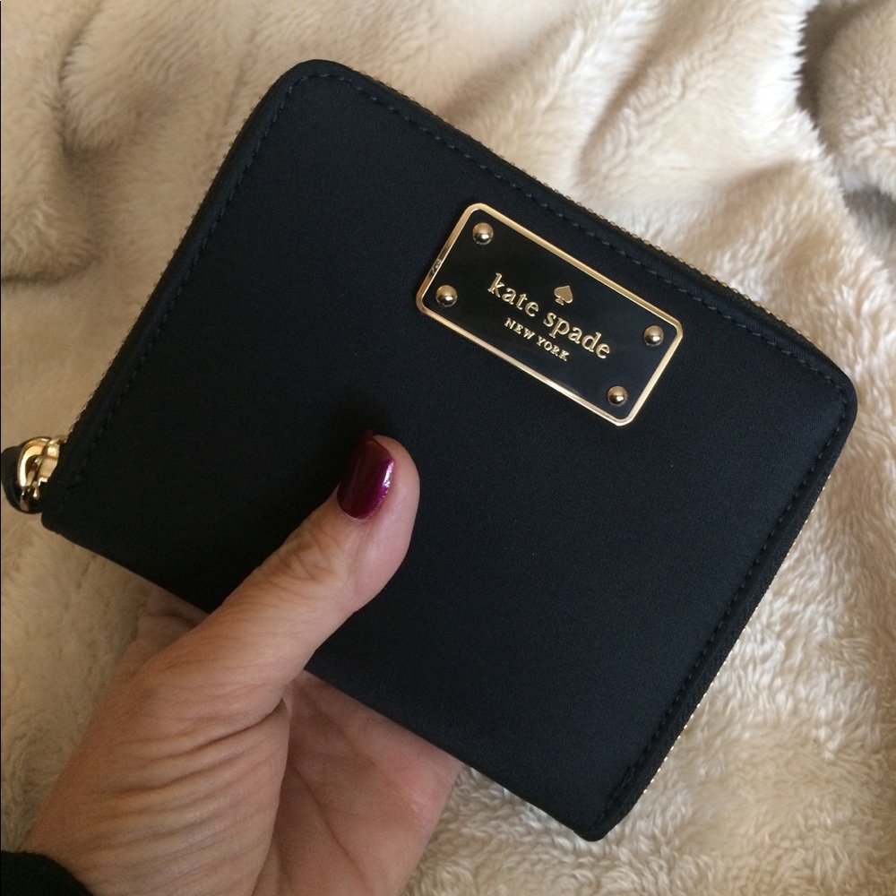 ♠️Kate Spade Wilson Road Derby Billfold Wallet♠️ - Picture 2 of 6